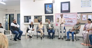 Poetry symposium at the Hindi Department of Rashtrasant Tukadoji Maharaj Nagpur University on the occasion of World Hindi Day