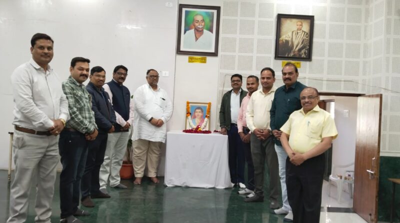 Rashtrasant Tukadoji Maharaj celebrates Krantijyoti Savitribai Phule Jayanti with enthusiasm at Nagpur University