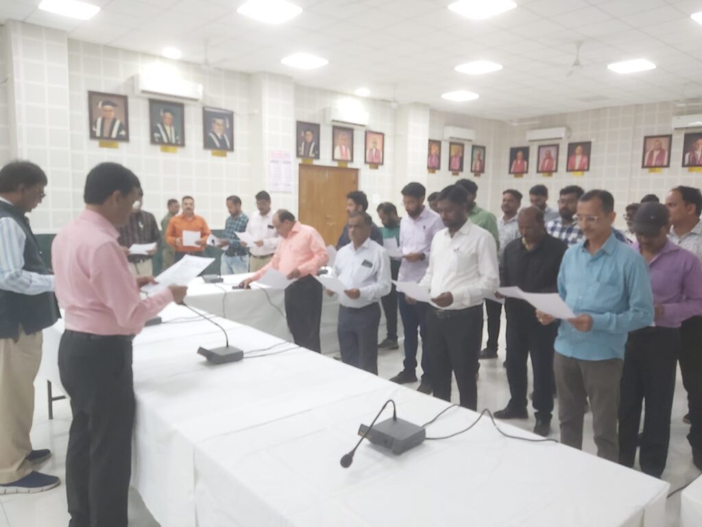 Rashtrasant Tukadoji Maharaj took oath of allegiance to democracy at Nagpur University