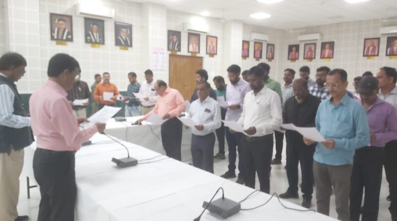 Rashtrasant Tukadoji Maharaj took oath of allegiance to democracy at Nagpur University