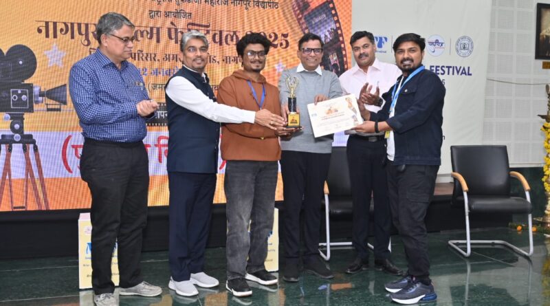 The award distribution ceremony of 'Nagpur Film Festival' was held at Rashtrasant Tukadoji Maharaj Nagpur University