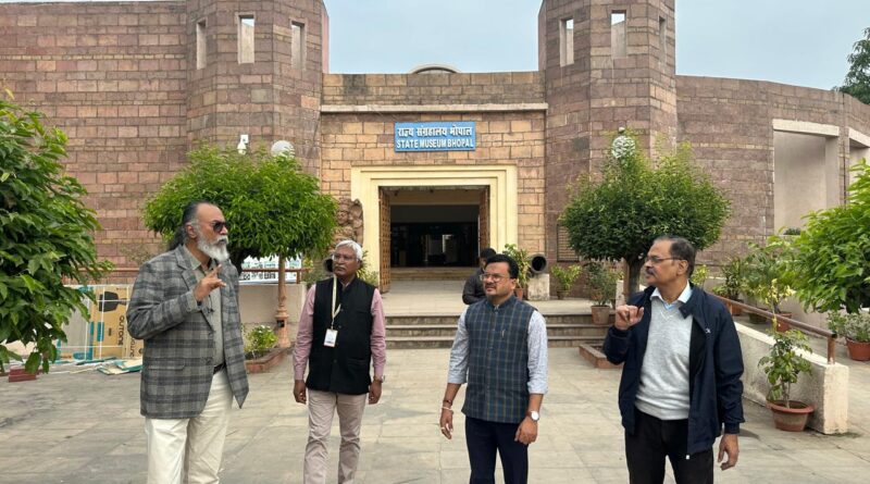 Rashtrasant Tukadoji Maharaj Nagpur University team visits Tribal Museum in Madhya Pradesh