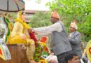 A procession was taken out on behalf of Solapur University to mark the tercentenary of Ahilya Devi's birth anniversary, amidst the sound of drums and cymbals.