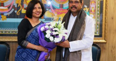 Chancellor of Mahatma Gandhi Antarrashtriya Hindi VishwaVidyalaya,Wardha Prof. Kumud Sharma's courtesy call on Union Education Minister Dharmendra Pradhan