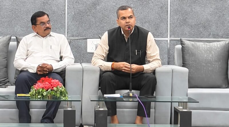 Vice Chancellor Dr. Milind Barahate interacted with all the employees of Amravati University