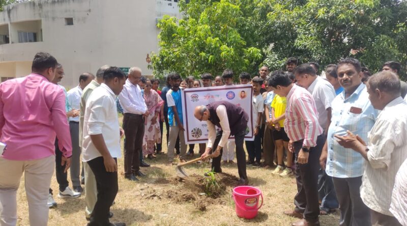 North Maharashtra University under the 'Ek Peed Maa Ke Naam 2.0' initiative