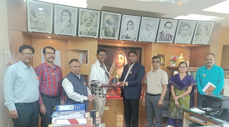 Punyashloka Ahilyadevi Holkar Solapur University's Prateek Ugral receives Rs. 2 lakh award from the Government of India
