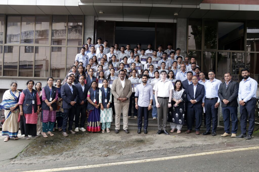 Meritorious students of Dr. D. Y. Patil Polytechnic felicitated, praised for ‘Very Good’ category