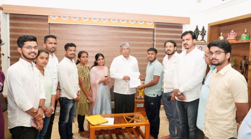 Fellowship guaranteed for research students: Minister Chandrakant Patil assures