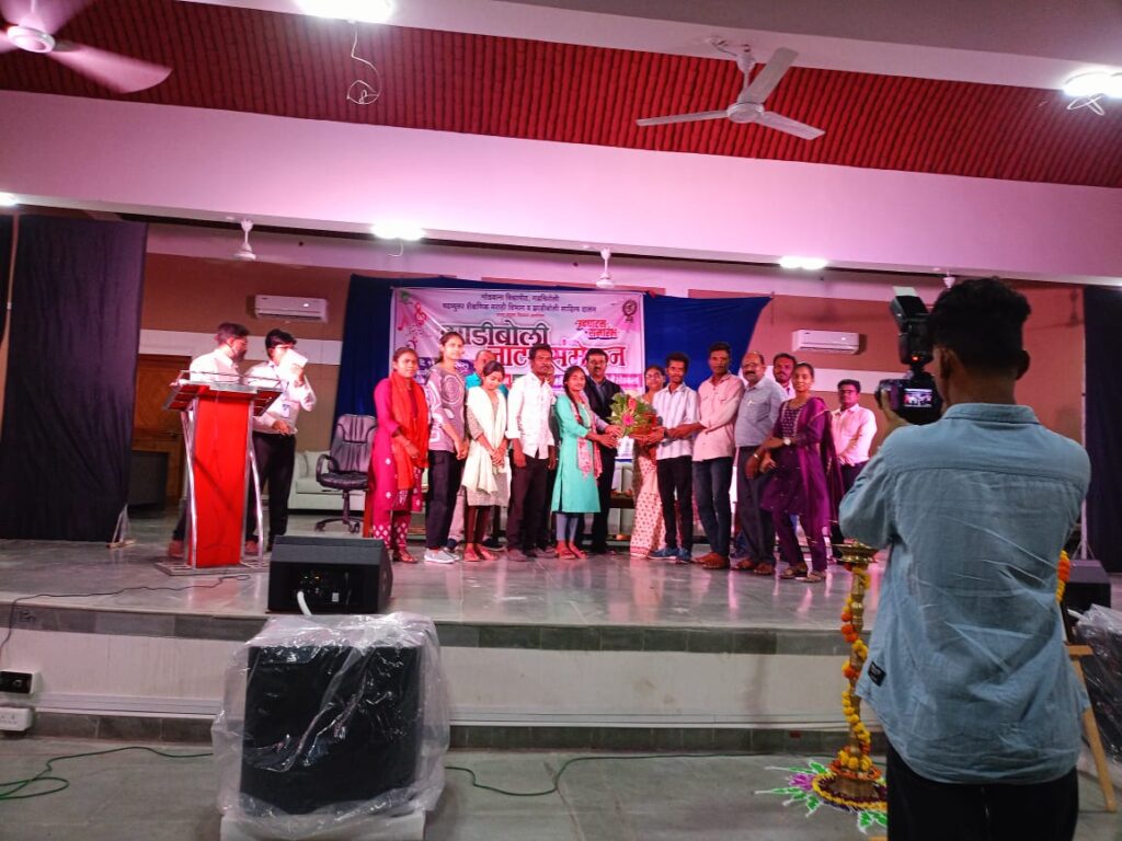 Gondwana University campus decorated with students' Zhadiboli art