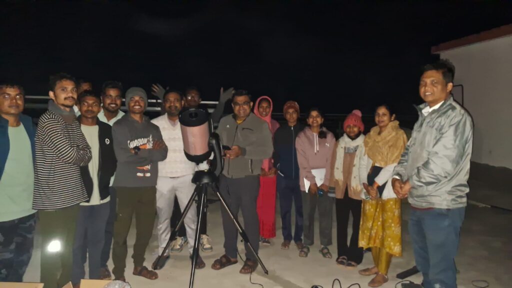 Spontaneous participation of students in sky observation program at Gondwana University