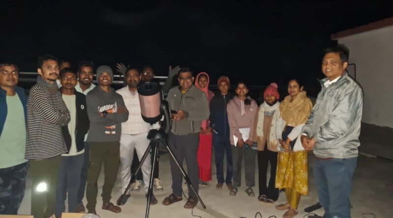 Spontaneous participation of students in sky observation program at Gondwana University
