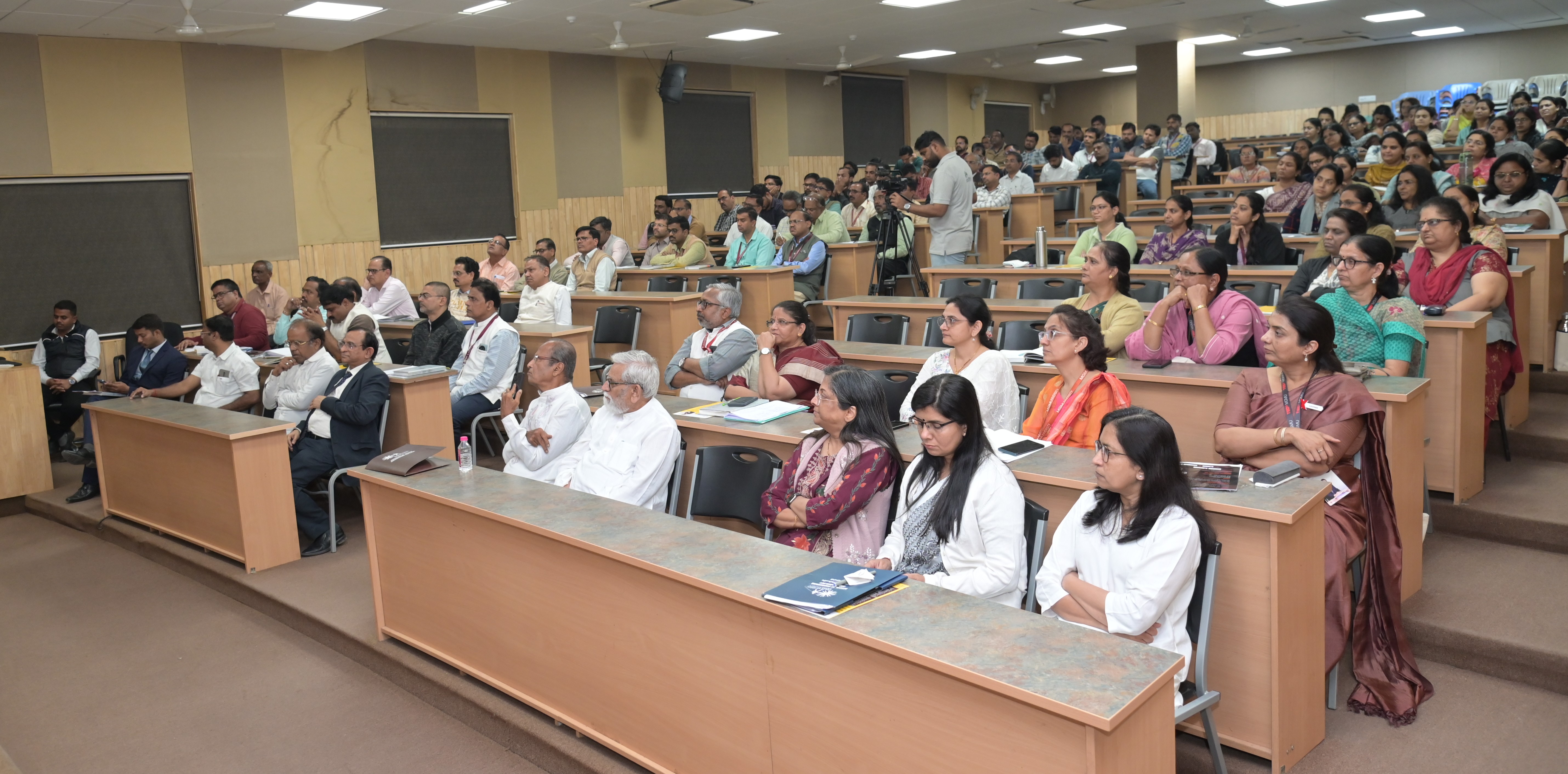 Padma Shri Prof. J. D. Yadav interacted with the faculty at MGM University.