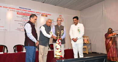 विवेकानंद महाविद्यालयात आयोजित ‘विवेकानंद व्याख्यानमाले’ अंतर्गत त्यांनी “महाराष्ट्र–कर्नाटक सीमाप्रश्न : भाषा, संस्कृती व राजकारण” या विषयावर अभ्यासपूर्ण संवाद साधला.