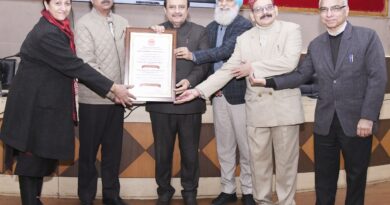 Platinum Award to Kurukshetra University for outstanding implementation of National Education Policy-2020