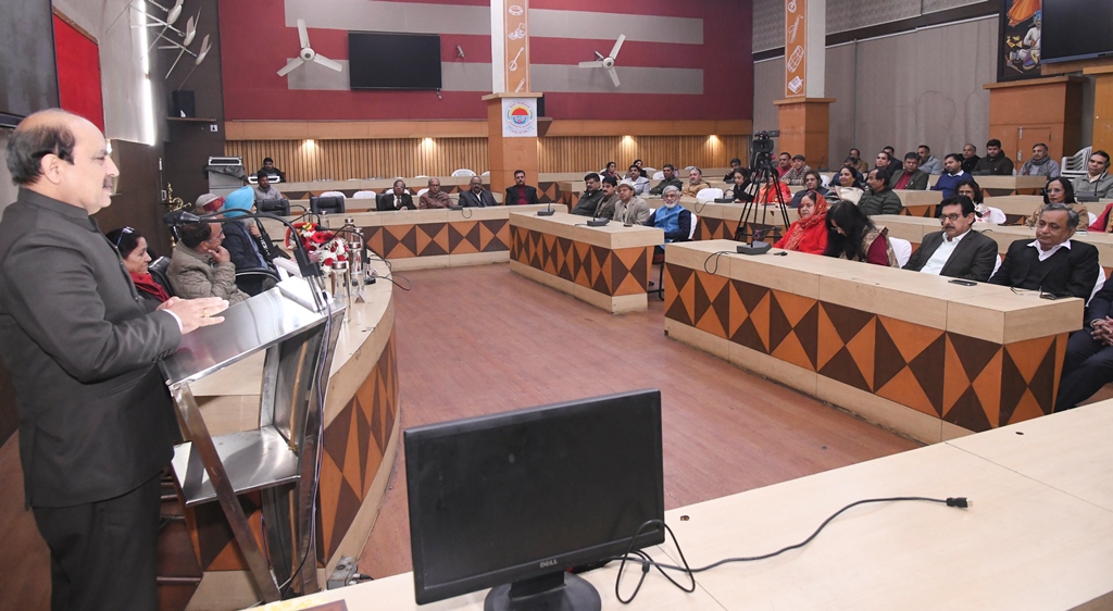 Platinum Award to Kurukshetra University for outstanding implementation of National Education Policy-2020