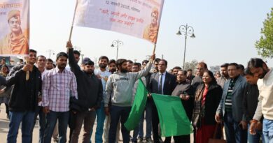 On Vivekananda Jayanti, a 'Run for Swadeshi' was organized at Pandit Deendayal Upadhyaya Shekhawati University.