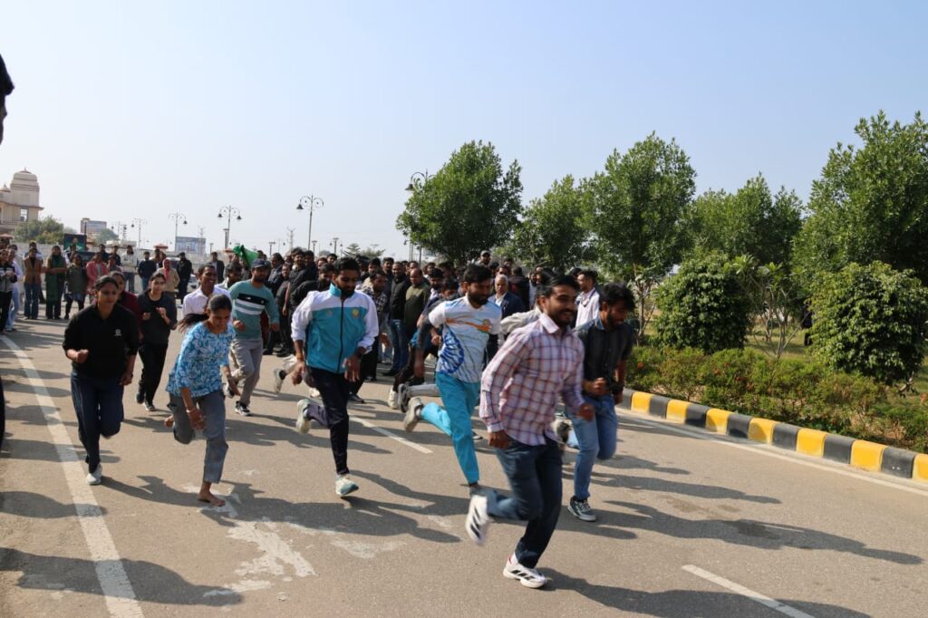 On Vivekananda Jayanti, a 'Run for Swadeshi' was organized at Pandit Deendayal Upadhyaya Shekhawati University.