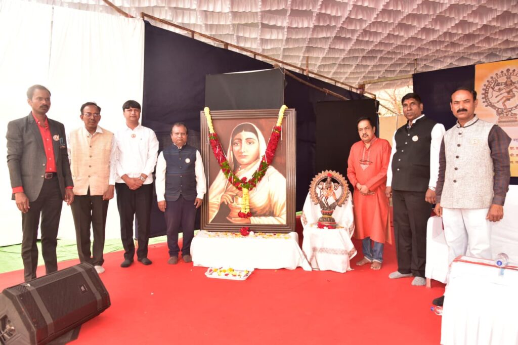 The 'Yuva Spandan' cultural festival commenced with grandeur at Punyashlok Ahilyadevi Holkar Solapur University.