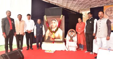 The 'Yuva Spandan' cultural festival commenced with grandeur at Punyashlok Ahilyadevi Holkar Solapur University.