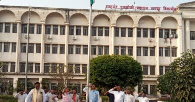 प्रजासत्ताक दिनानिमित्त राष्ट्रसंत तुकडोजी महाराज नागपूर विद्यापीठात ध्वजारोहण