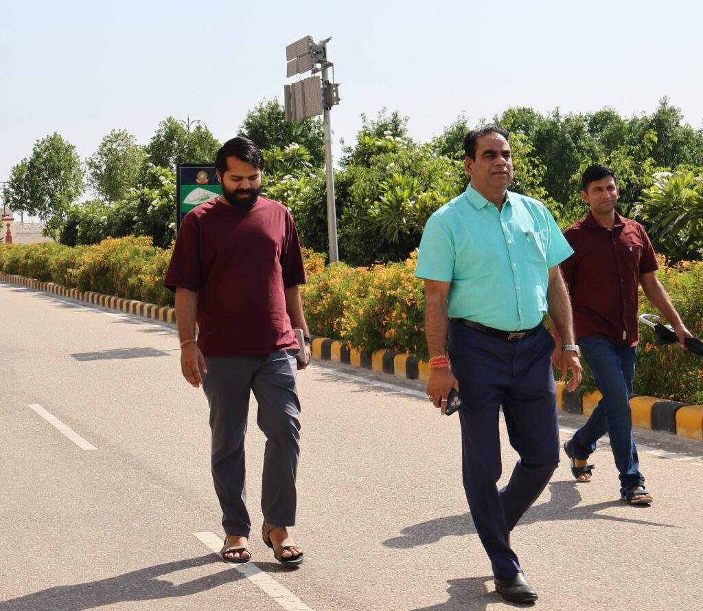 Vice Chancellor of Shekhawati University Prof. Rai decided to come and go to the office on foot
Pandit Deendayal Upadhyay Shekhawati University